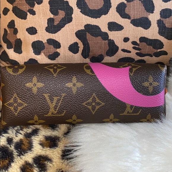 Sold 🎀Louis Vuitton game on collection cosmetic pouch - Picture 12 of 13